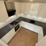 Front: Volllack Weiß glänzend