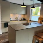 Front: Umbra natur Mattlack, umlaufend leicht gerundet